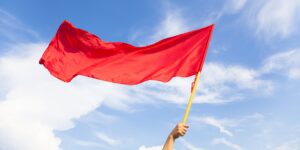 Red Flags beim Dating: Diese Warnsignale solltest Du kennen