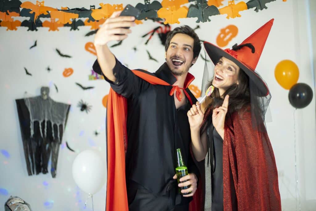 Halloween-Dates: 9 schaurig-schöne Ideen für Dein Date