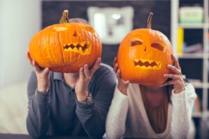 Halloween-Dates: 9 schaurig-schöne Ideen für Dein Date